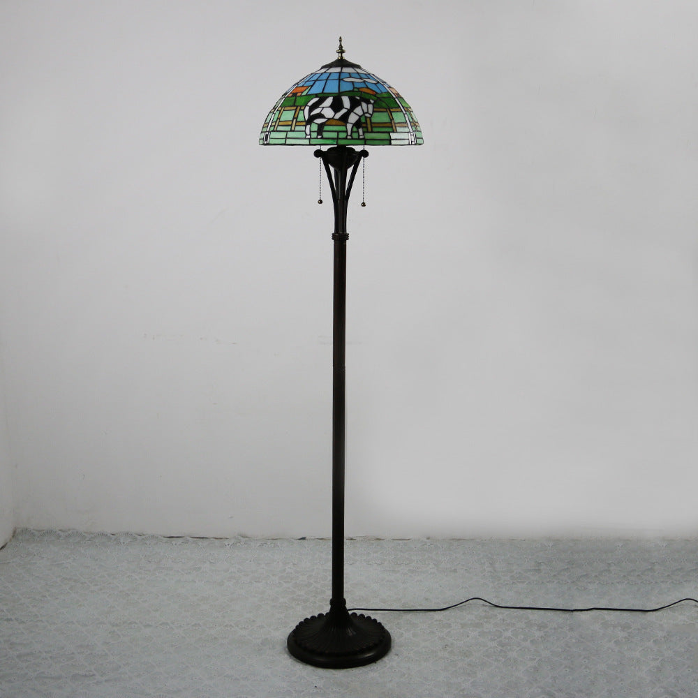 Lampe de sol traditionnelle Tiffany en résine avec dôme semi-circulaire en verre, motif de vache et fleur en diamant à 2 lumières pour salle à manger 