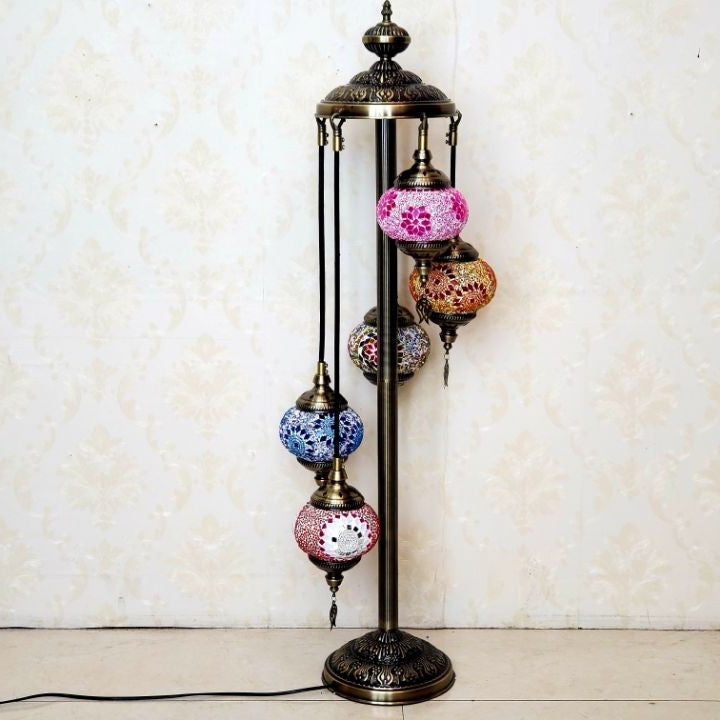 Lámpara de pie de vidrio teñido de hierro con bola ovalada tradicional Tiffany de 5/7 luces para sala de estar 