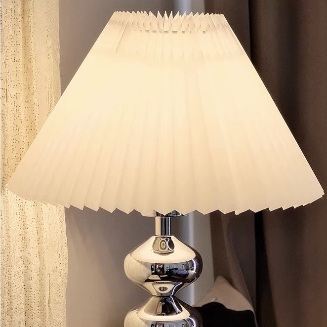 Lámpara de Mesa Moderna de Lujo Ligero Simple con Pliegues de Hierro Forjado de 1 Luz 