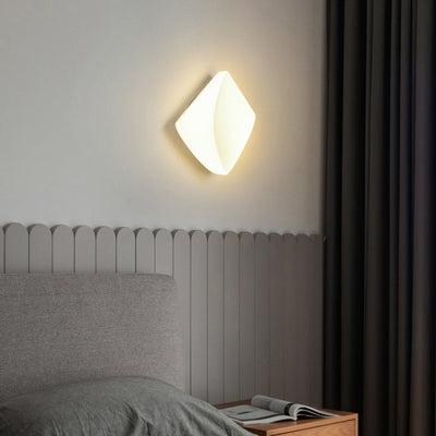 مصباح الجدار LED بتصميم هندسي عصري لإضاءة غرفة النوم 
