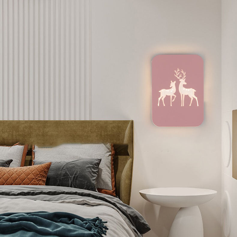 Zeitgenössische kreative LED-Wandlampe aus Acryl, Aluminium und Eisen mit Hirsch- und Ginkgodesign für das Schlafzimmer 