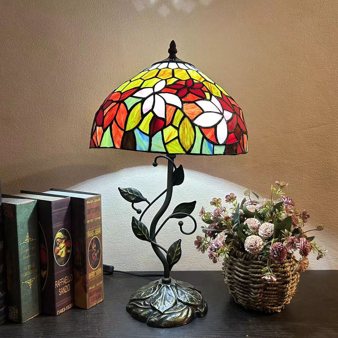 Lampe de table traditionnelle Tiffany en résine avec dôme conique et motif de fleurs et feuilles à 1 lumière pour chevet 