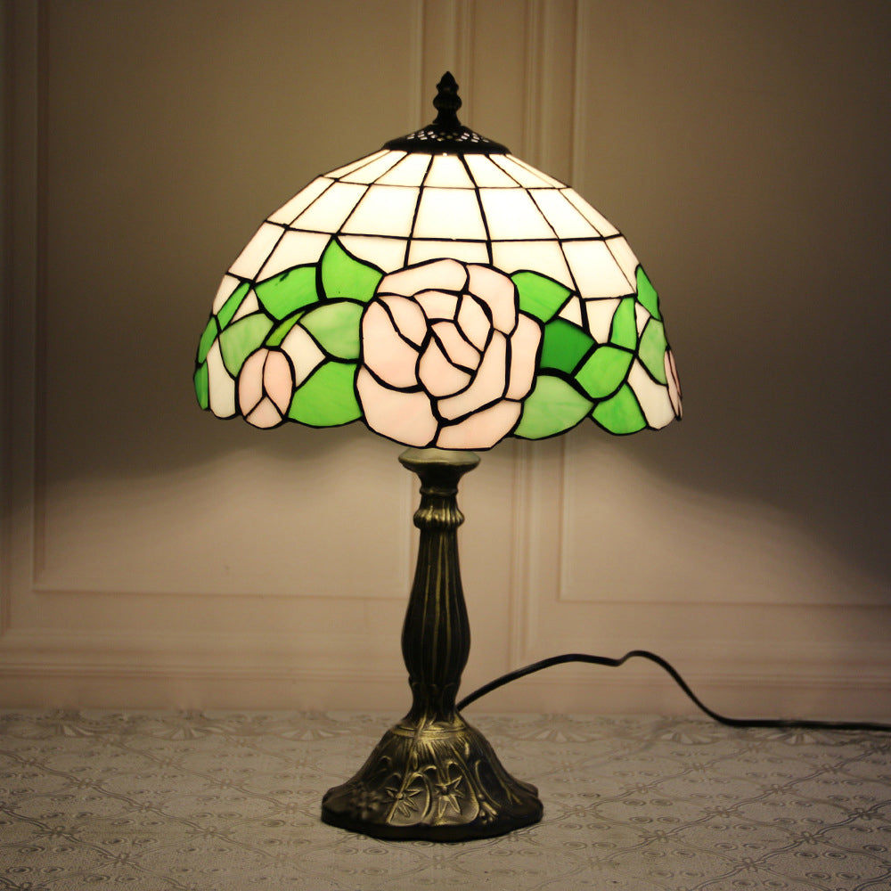 Abat-jour en dôme en verre teinté Tiffany traditionnel Base en alliage de lotus Lampe de table à 1 lumière pour chambre 