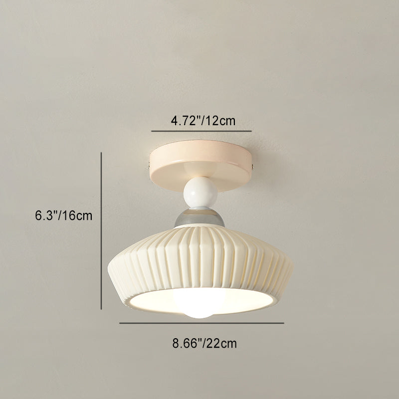 Zeitgenössische skandinavische cremefarbene Keramik-Deckenleuchte mit geometrischem rundem Schirm und 1 Licht, halbbündige Montage für Wohnzimmer 
