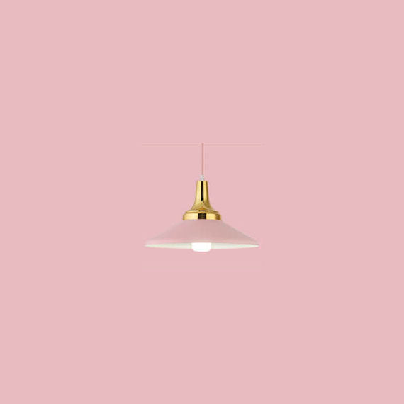 Lámpara colgante contemporánea nórdica de aluminio color macaron con diseño triangular de 1 luz para sala de estar 