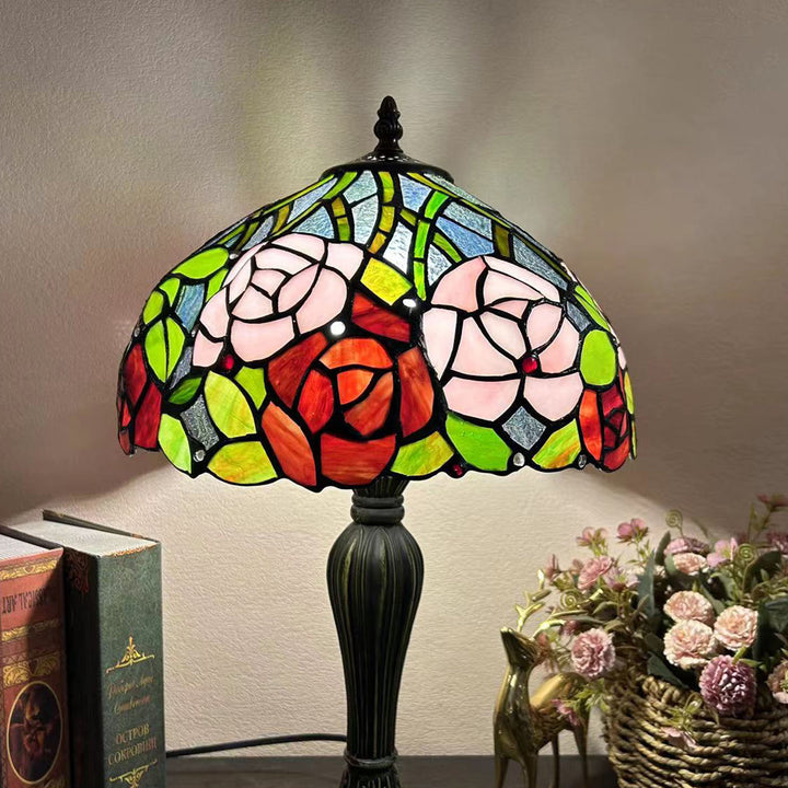 Lampe de table à 1 lumière avec dôme en verre métallique Tiffany traditionnel, motif raisin, fleur, libellule et papillon pour chevet 