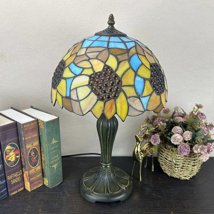 Lampe de table à 1 lumière avec dôme en verre métallique Tiffany traditionnel, motif raisin, fleur, libellule et papillon pour chevet 