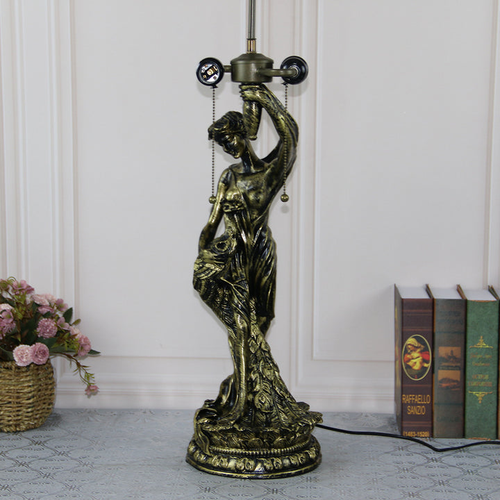 Lampe de table à 2 lumières avec base de femme jolie en forme de vache en diamant de raisin en dôme de verre en résine Tiffany traditionnel pour chevet 