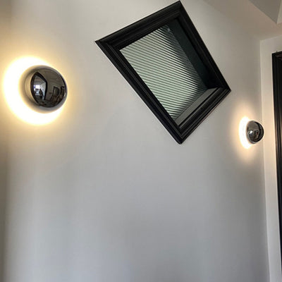 Aplique de pared LED de metal en semicírculo de meteorito de simplicidad moderna para dormitorio 