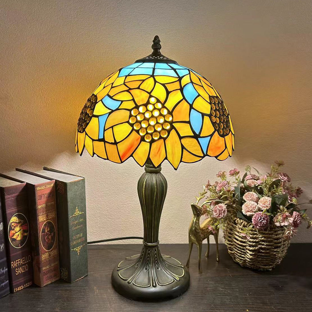 Lampe de table à 1 lumière avec dôme en verre métallique Tiffany traditionnel, motif raisin, fleur, libellule et papillon pour chevet 