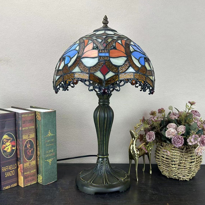 Lampe de table à 1 lumière avec dôme en verre métallique Tiffany traditionnel, motif raisin, fleur, libellule et papillon pour chevet 