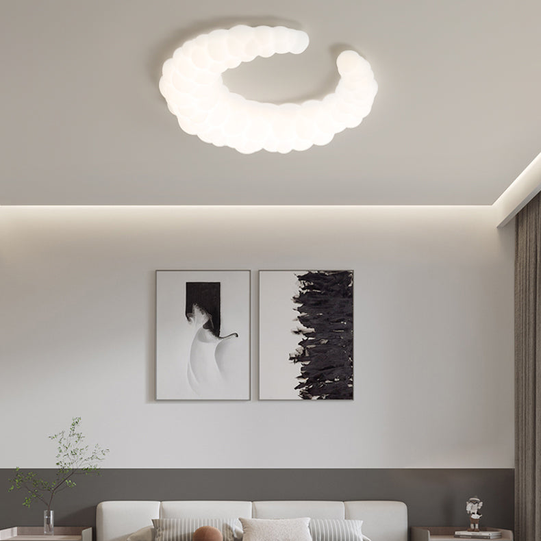 Moderne unbedeutende Deckenleuchte Crescent PE Iron LED Unterputz für Schlafzimmer 