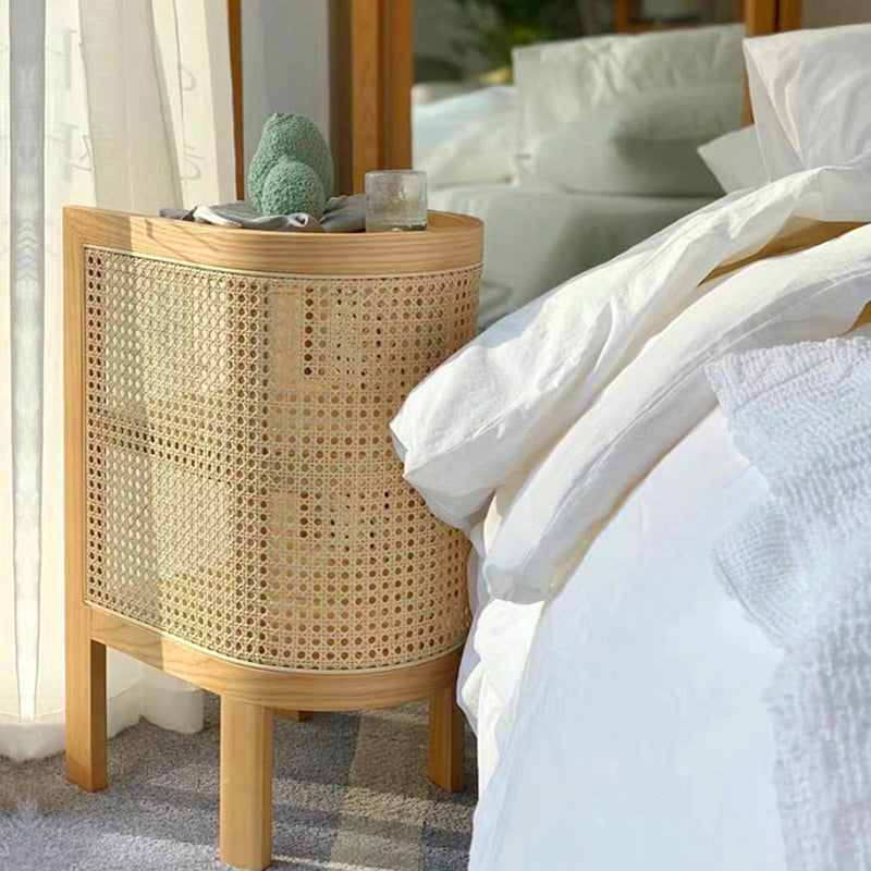 Traditioneller japanischer halbrunder Nachttisch aus Massivholz und Sperrholz mit Rattanweberei, 3-stufig, für das Schlafzimmer 