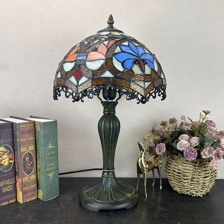 Lampe de table à 1 lumière avec dôme en verre métallique Tiffany traditionnel, motif raisin, fleur, libellule et papillon pour chevet 