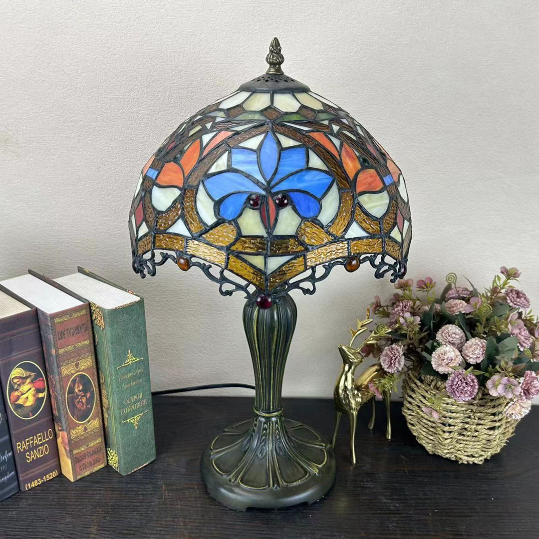 Lampe de table à 1 lumière avec dôme en verre métallique Tiffany traditionnel, motif raisin, fleur, libellule et papillon pour chevet 