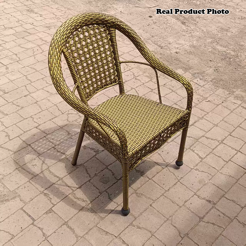 Chaise de salle à manger vintage traditionnelle en rotin annulaire avec dossier et accoudoirs pour salle à manger 