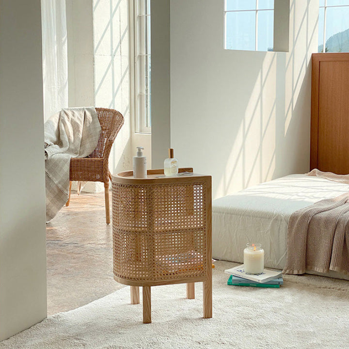 Traditioneller japanischer halbrunder Nachttisch aus Massivholz und Sperrholz mit Rattanweberei, 3-stufig, für das Schlafzimmer 