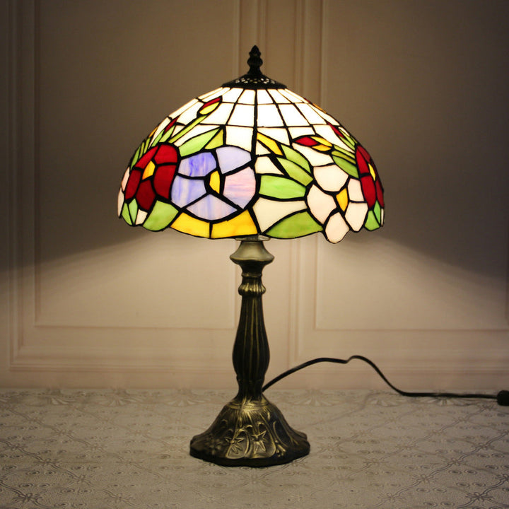 Abat-jour en dôme en verre teinté Tiffany traditionnel Base en alliage de lotus Lampe de table à 1 lumière pour chambre 