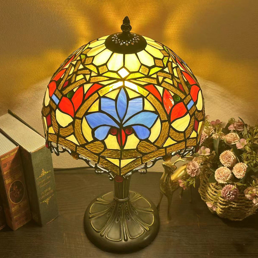 Lampe de table à 1 lumière avec dôme en verre métallique Tiffany traditionnel, motif raisin, fleur, libellule et papillon pour chevet 