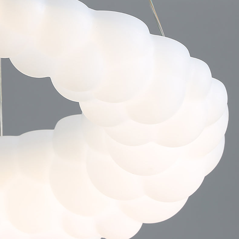 Moderner minimalistischer Crescent PE-Eisen-LED-Kronleuchter für Schlafzimmer 