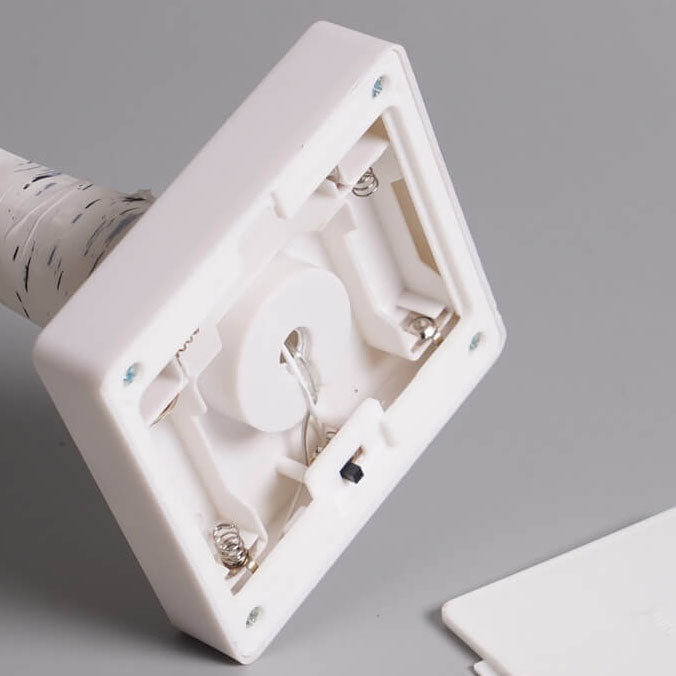 Moderne kreative Feiertagsdekorative bunte Ei-Simulation Baum Plastik LED Tischlampe 