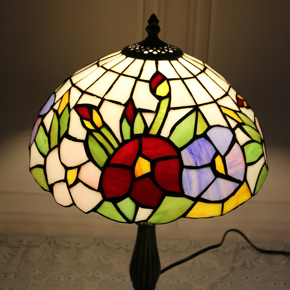 Abat-jour en dôme en verre teinté Tiffany traditionnel Base en alliage de lotus Lampe de table à 1 lumière pour chambre 