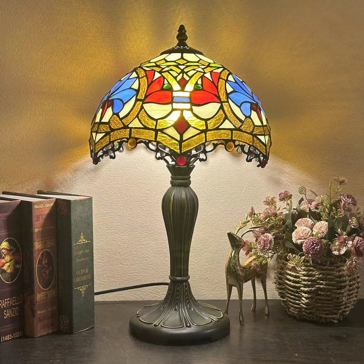 Lampe de table à 1 lumière avec dôme en verre métallique Tiffany traditionnel, motif raisin, fleur, libellule et papillon pour chevet 