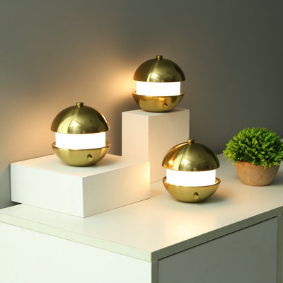 Moderne kreative einfache runde LED-Tischlampe aus Metall 