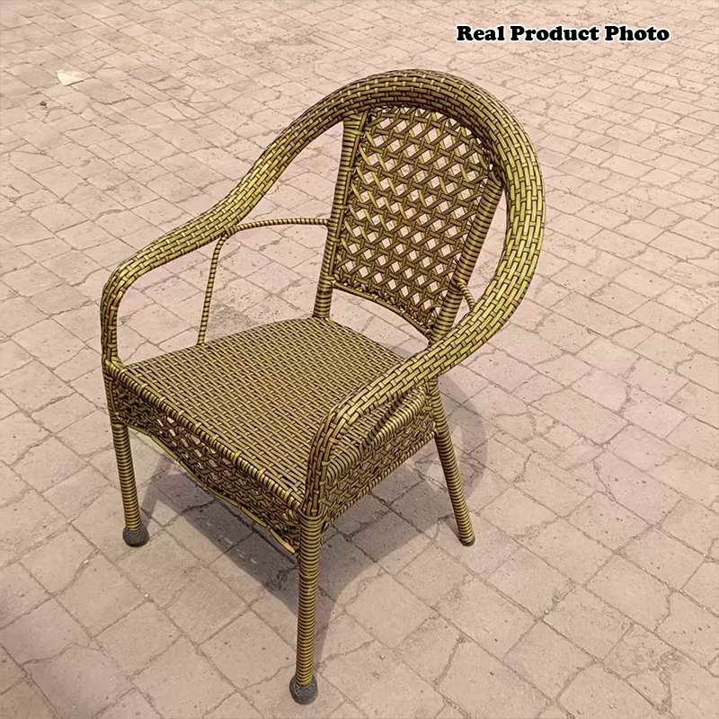 Chaise de salle à manger vintage traditionnelle en rotin annulaire avec dossier et accoudoirs pour salle à manger 