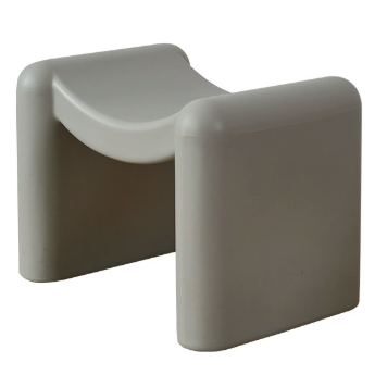 Tabouret bas en plastique portable empilable avec siège incurvé nordique contemporain pour salon 