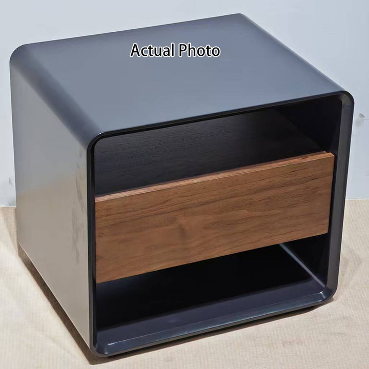 Moderner minimalistischer Nachttisch in schwarzem Lack: Holzfurnier mit einer Schublade - Eleganter offener Stauraum-Nachttisch für das Schlafzimmer 