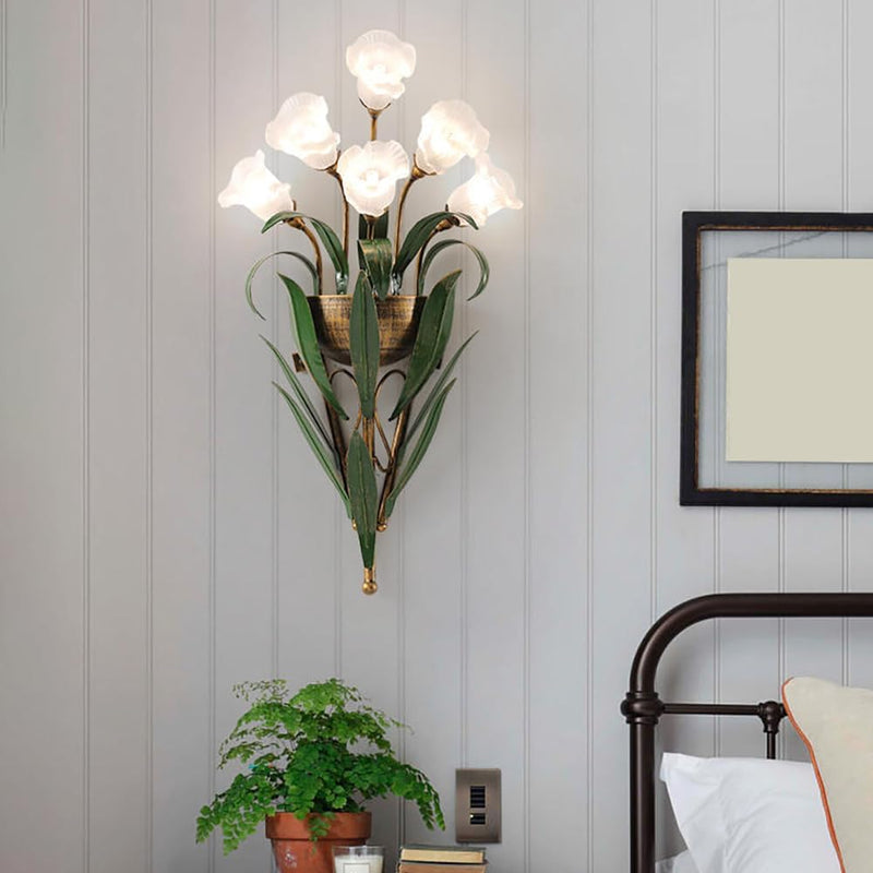 Zeitgenössische kreative Tulpen-Milchglas-Schirm-Eisen-Rahmen 6-Licht-Wandleuchte Lampe für Wohnzimmer 