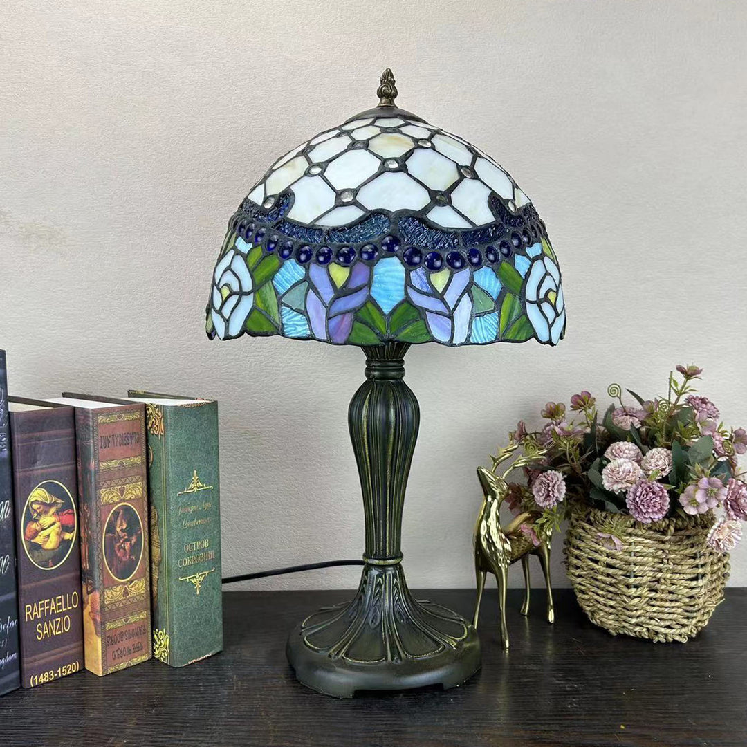 Lampe de table à 1 lumière avec dôme en verre métallique Tiffany traditionnel, motif raisin, fleur, libellule et papillon pour chevet 