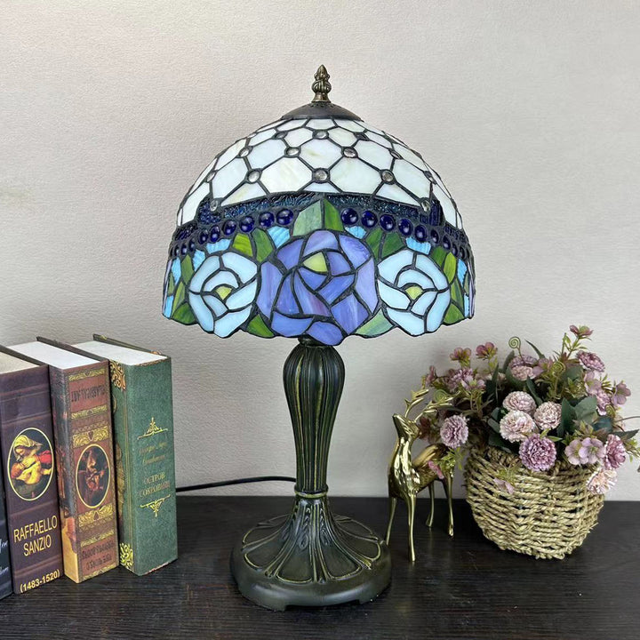 Lampe de table à 1 lumière avec dôme en verre métallique Tiffany traditionnel, motif raisin, fleur, libellule et papillon pour chevet 