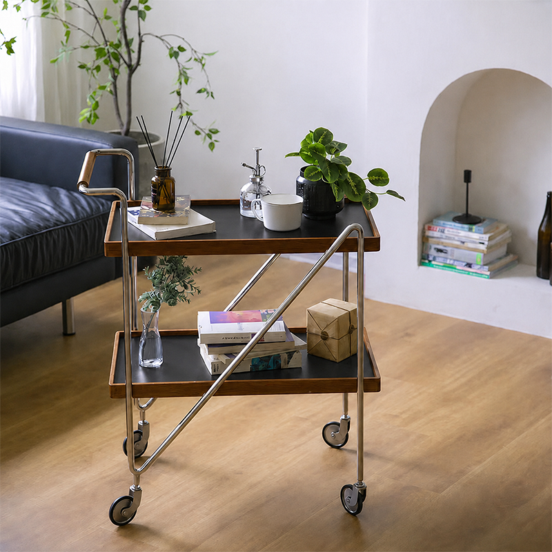 Zeitgenössischer Retro-Rechteckiger Beistelltisch aus Kautschukholz mit Tablettplatte, 2 Ebenen, rollender Wagen für das Wohnzimmer 