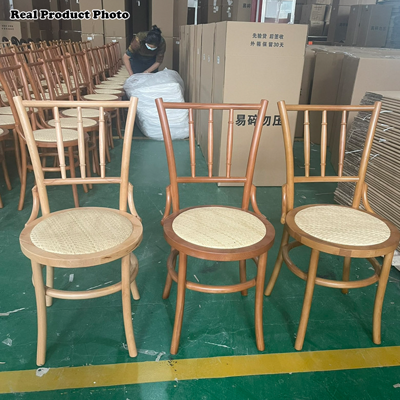 Traditionelle runde Vintage-Esszimmerstuhl-Rückenlehne aus zylindrischem Lindenholz mit Rattan-Optik für das Wohnzimmer 