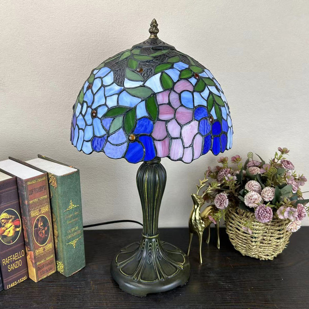 Lampe de table à 1 lumière avec dôme en verre métallique Tiffany traditionnel, motif raisin, fleur, libellule et papillon pour chevet 
