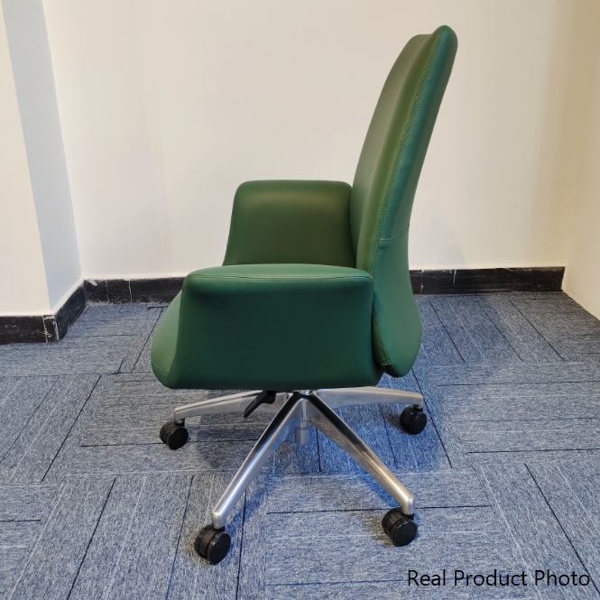 Silla de escritorio giratoria moderna de lujo con superficie de contacto de cuero de vaca cuadrada, respaldo y ruedas para oficina en casa 