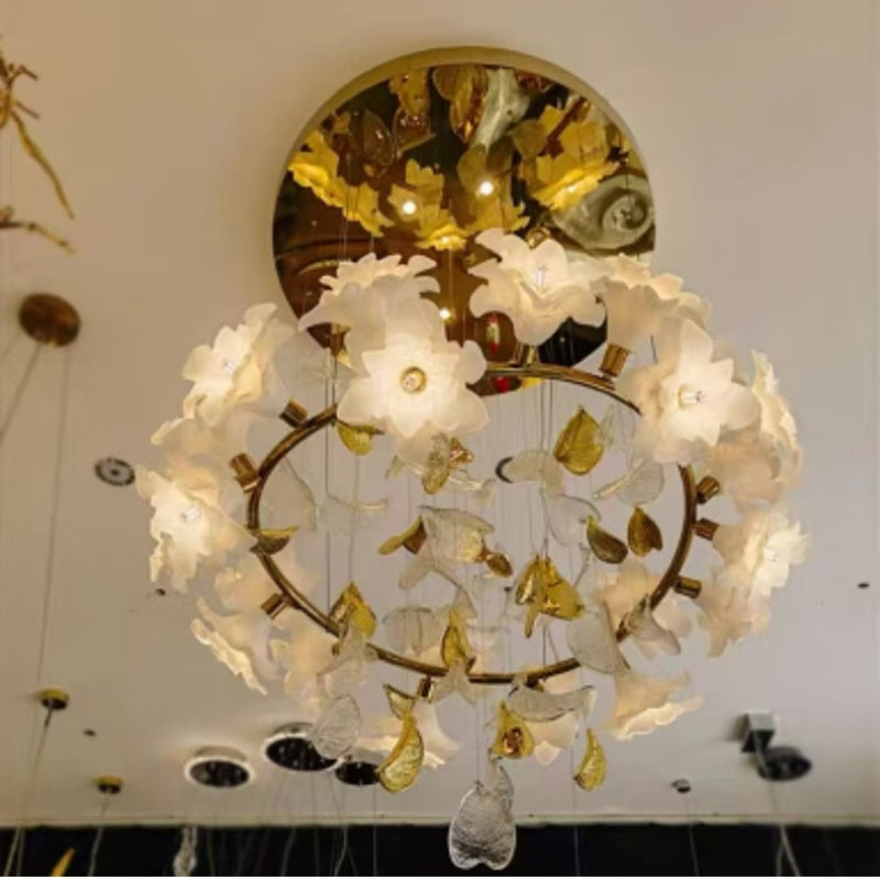 Moderner Luxus-Zweig-Blumenblatt-Lucite-Kupfer-12-Licht-Kronleuchter für Wohnzimmer 