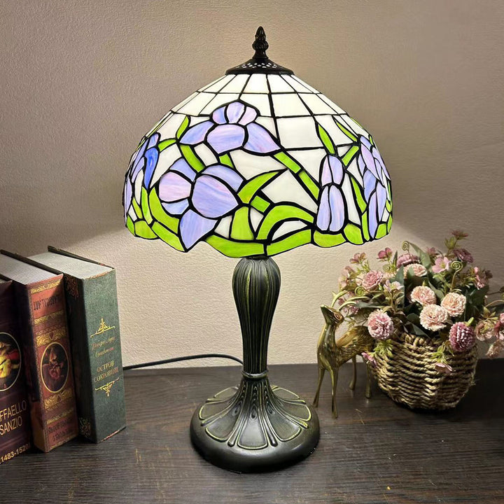 Lampe de table à 1 lumière avec dôme en verre métallique Tiffany traditionnel, motif raisin, fleur, libellule et papillon pour chevet 