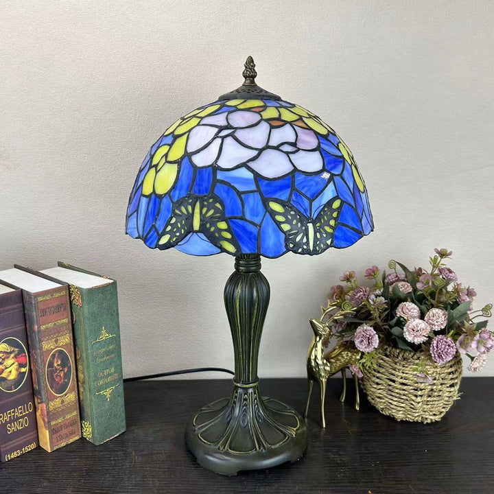 Lampe de table à 1 lumière avec dôme en verre métallique Tiffany traditionnel, motif raisin, fleur, libellule et papillon pour chevet 