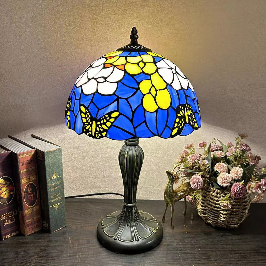 Lampe de table à 1 lumière avec dôme en verre métallique Tiffany traditionnel, motif raisin, fleur, libellule et papillon pour chevet 