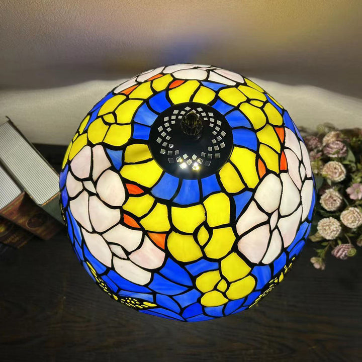 Lampe de table à 1 lumière avec dôme en verre métallique Tiffany traditionnel, motif raisin, fleur, libellule et papillon pour chevet 