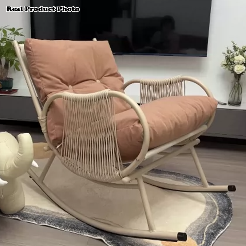 Traditioneller Schaukelstuhl im Landhausstil aus Baumwoll-Leinen-Gewebe, PE und gebogenem Karbonstahl mit Rückenlehne &amp; Armlehnen für Balkon &amp; Wohnzimmer 