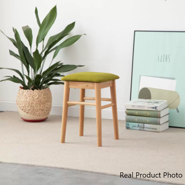 Moderner minimalistischer quadratischer Hocker aus Eichenholz mit Stoffbezug als Fußhocker für das Wohnzimmer 