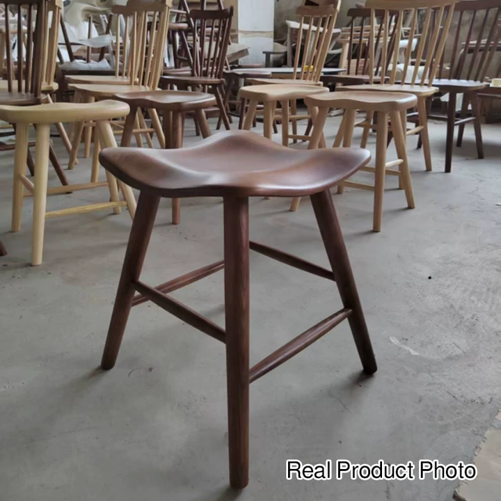 Zeitgenössischer nordischer quadratischer Hocker aus Eschenholz als Fußstütze für das Schlafzimmer 