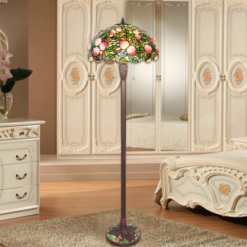 Traditionelle Tiffany-Stehlampe mit Buntglas und pfirsichfarbenem Hardware-Sockel, 3 Lichter, für das Home Office 