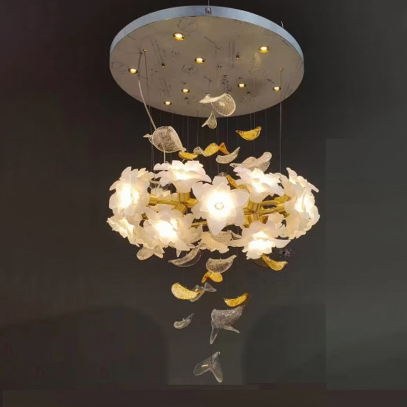 Moderner Luxus-Zweig-Blumenblatt-Lucite-Kupfer-12-Licht-Kronleuchter für Wohnzimmer 