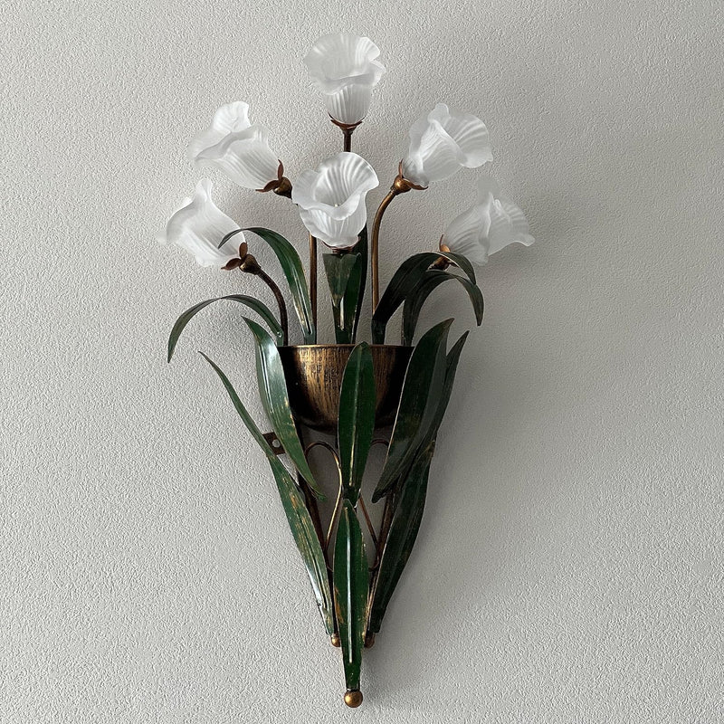 Zeitgenössische kreative Tulpen-Milchglas-Schirm-Eisen-Rahmen 6-Licht-Wandleuchte Lampe für Wohnzimmer 