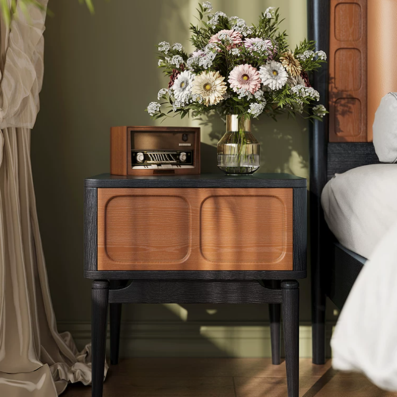 Mesita de noche retro de madera maciza de fresno - mesilla de 1 cajón para dormitorio con tirador oculto y panel empotrado 